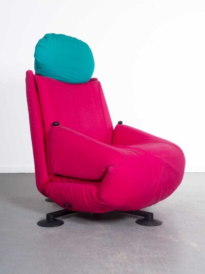 Zeldzame slaapfauteuil, model Stalmo, geproduceerd door Gruppo Bonaldo in de jaren 70. Van lounge stoel tot 1 persoonsbed.